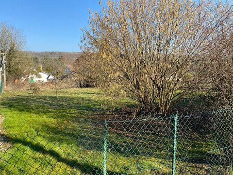 Sur la commune de L'Isle-Sur-Le-Doubs, venez visiter ce terrain d'une surface de 452 m2 constructible. N'hésitez pas à contacter votre cabinet ACBS-PATRIMOINE si vous souhaitez voir ce terrain.