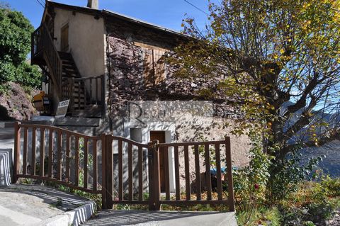 In Roure, a red stone village located 1h30 from Nice, we offer you an adorable village house at the foot of which we have a beautiful exterior planted with a magnificent lime tree that gives it all its character. This house will seduce you with its d...