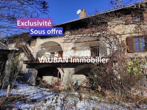 Former priory with large grounds and outbuildings in Les Vigneaux Lovers of old stones, charm and authenticity, come and discover this former priory of the fourteenth/fifteenth century, ideally located on an axis Briançon - La Vallée de Serre-Chevali...