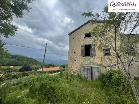 Oud huis bestaande uit drie verdiepingen van 70m2 volledig te renoveren op een perceel van 619m2, prachtig uitzicht op de Pyreneeën, op 8 km van Foix! Het stenen huis heeft een adembenemend uitzicht op de Pyreneeën en een authentieke charme. Het is g...