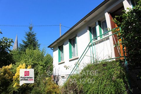 In Bort-Les-Orgues (19), near the city center, Stéphanie LATGÉ, offers you this house with stone base, to renovate, with a living area of approximately 99 m2, with large garage, cellar, laundry . Slate roof in good condition. The whole on a ground of...