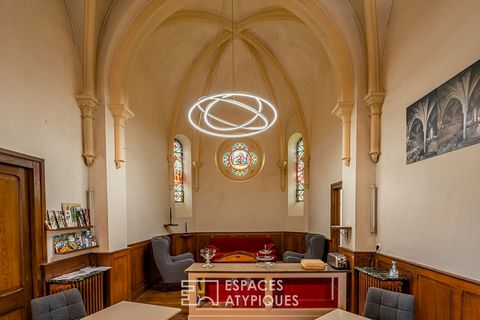 Located in the heart of the Pays d'Auge, this former 18th century convent has retained its original architectural elements, including its chapel and bell tower, adding a touch of history and undeniable authenticity to the place. This beautiful stone ...