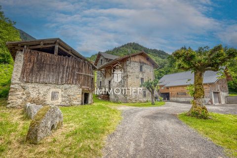 EXCLUSIVE - immothep Crolles HOUSE TO RENOVATE + barn on a total plot of 2257 m2 - For nature lovers, in the heart of Belledonne, in the small village of PINSOT, canton of ALLEVARD 10 minutes away, stone house semi-detached to the rear and side with ...