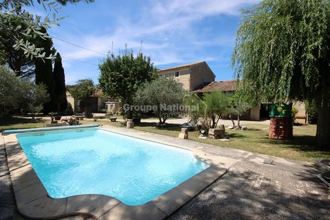 If you also love Provence and its countryside, you will be charmed by this farmhouse and its totally wooded and very well maintained land of 4000 m2 approx. Several spaces have been set up at the foot of the weeping willow or below the pines. You wil...