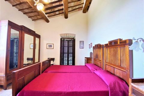 Stay in this cozy holiday home that has a beautiful garden and an authentic look. The table tennis table offers the necessary entertainment at this house that is ideal for a family holiday. The Italian city of Assisi has around 25,000 inhabitants and...
