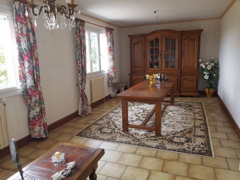This family house on an enclosed plot of 3,229m2 approximately, locality called 