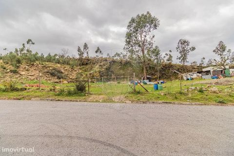 Totally flat land with a total area of 4,700m2, The property is located in Vizela and has good access and great sun exposure. The land is close to various shops and services, such as ATM, cafes, bakery, leisure areas, school, among others. Don't miss...
