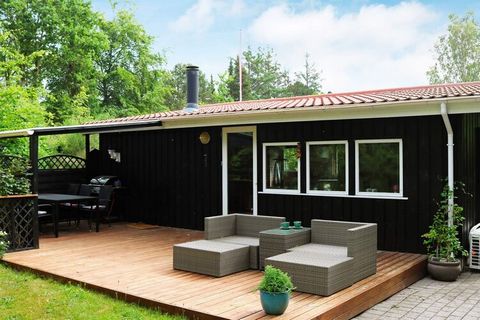 Holiday home located in a quiet holiday home area with walking distance to the water and Øster Hurup town. The living room is in open connection with the kitchen and dining area, where there is access to 2 terraces, one of which is partially covered....