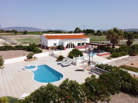 This beautifully maintained villa is located in tranquil countryside and yet only 7km from the bustling town of Villena. It's a single storey dwelling and its spacious proportions cover an area of 205m2, with another 65m2 of outbuildings.  It is situ...