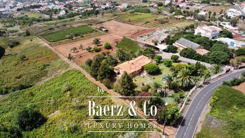In Tacoronte in Tenerife, in the Canary Islands, we offer you this unique house. In this rustic property with a house of 318 m2 built useful, divided over 2 floors, on a plot of 6.382 m2, vineyards have been cultivated and they have made their own wi...