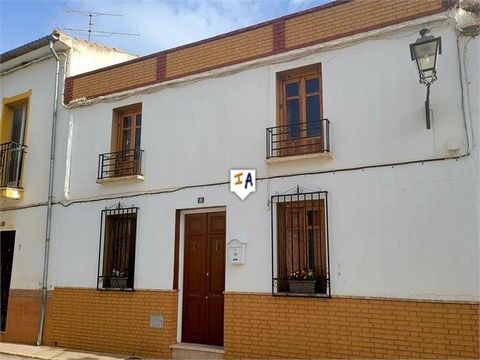Esta hermosa propiedad de 3 a 4 dormitorios está situada en una calle tranquila en la ciudad de Mollina en la provincia de Málaga de Andalucía, España, con mucho espacio para estacionamiento en la calle al frente de la casa. La propiedad tiene un ves...