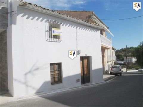 This 151m2 built 3 double bedroom, 2 bathroom Townhouse is situated in picturesque Castil de Campos only 10 minutes from the large town of Priego de Cordoba in Andalucia and boasts a good size internal patio and a private garden. Located on a quiet w...