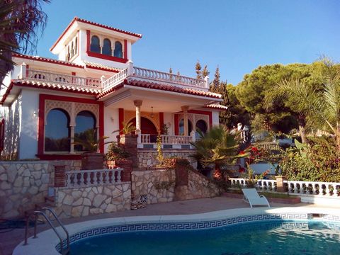 Located in Torrenueva. Villa for sale in , Mijas Costa with 8 bedrooms, 3 bathrooms, 1 on suite bathroom, 1 toilet and with orientation south, with private swimming pool, private garage (4 parking spaces) and private garden. Regarding property dimens...