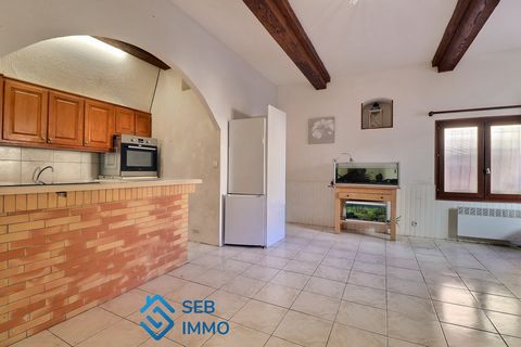 A house that offers beautiful volumes on 3 levels totalling 110m2 including 93 m2 in Carrez law, you will find a fireplace on the ground floor in the living room. For the well-being, the two bedrooms on the first floor as well as the loft on the seco...