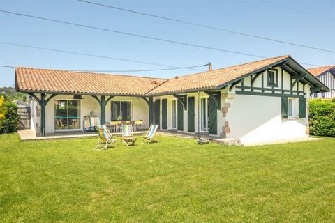 This lovely house with terrace and swimming pool above the ground is located just 10 minutes from Saint Jean de Luz, in a quiet lane near the center of the village of Ascain. Facing south, it is very bright and enjoys a superb view of the mountains. ...
