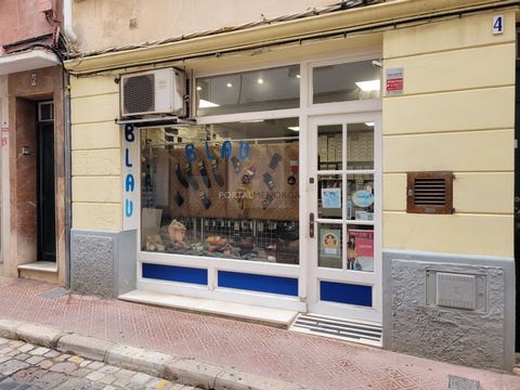 Small commercial property for sale located in a very central street of Mahón. In a very busy location of the city, it has a surface area of approximately 31 m² and has a small toilet. The business premises are free of tenants #ref:VS3073