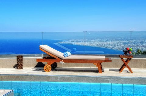 Located in Heraklion. This is a beautiful villa of high standard which is offered for sale on the heights of Rogdia, in the region of Heraklion, Crete. Its elevated position ensures breathtaking views of the bay and the city of Heraklion. It is possi...