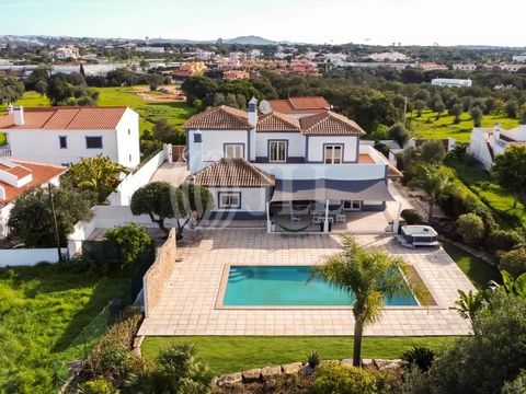 4-bedroom villa with 526.25 sqm of gross construction area, swimming pool, garden, and two parking spaces, set in a plot of land of 3,279 sqm in Boliqueime, Algarve. The villa is spread over three floors. On the ground floor, it has an open-plan kitc...