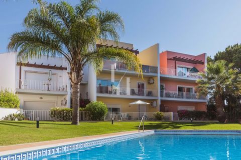 Located in Loulé. Available from October 2023 to April 2024 Ground floor apartment with private pateo equipped with loungers to enjoy the sunny days and warm nights. Direct access to the pool for a relaxing swimming and better children vigilance. Mod...