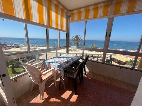 Apartment directly on the sandy beach and the sea, 90 m2. It has 2 bedrooms with fitted wardrobes, 1 bathroom with shower, equipped fitted kitchen, living room and a 20 m2 terrace with sea views. Close to all supermarkets and services. Only 40 minute...