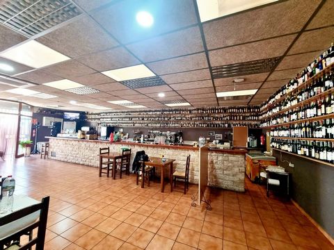 In full operation with a portfolio of bus clients for the next season of calçotadas, Fixed clientele 1 day a month in an adjoining warehouse for catering Daily menu 80 to 100 diners Discretion of the restaurant 524 m spread over two floors, kitchen, ...