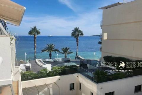 In the heart of Palm Beach, between Place de l'Étang and the sea, a few steps from the shops, beautiful 120sqm apartment, ideally located. Large 3-Bedroom apartment with great potential after renovation. Nice side sea view, a few meters from the beac...