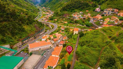 Land very well located in a quiet and peaceful area in Serra de Água with a gross area of 1195 m2 and a project approved by the Ribeira Brava City Council to build a single storey single storey house with finishes and modern style with a very pleasan...