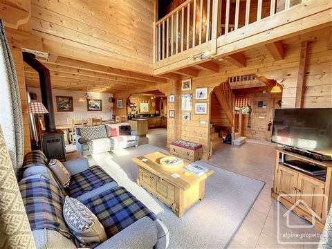 Chalet Chamois is a combination of an old Savoyard chalet, completely renovated in 2004, and a more modern extension built in 2016, offering over 263m2 of usable space. Located in the Servages neighbourhood, one of the most sought-after areas in Les ...