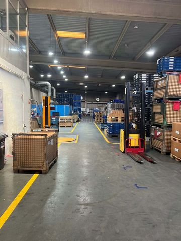 Warehouse for Sale - Batel Industrial Estate Warehouse for sale with 750m2 in the industrial area of Alcochete. Excellent access to highways. Loading and unloading capacity for trucks. Investors: Possibility for the current owner to stay with tenant ...