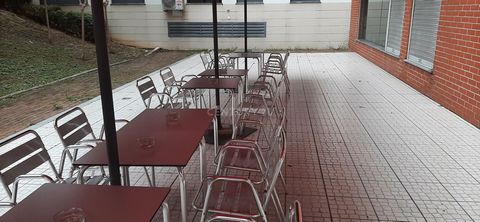 Transfer BAR in the Noble Zone of Odivelas, in Colinas do Cruzeiro Excellent business opportunity! Ready to Work at the conclusion of the Business. Having all the Licenses that are required for A Bar Café Excellent Acoustic Insulation, with all Acous...