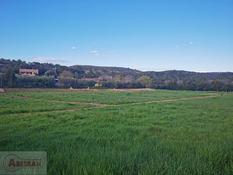 Gard (30), for sale in Aigaliers, 15 minutes from the town of Uzes, this pretty flat land of 1015 square meters fully serviced, with a land use coefficient of 0.30. Certificate of conformity of the subdivision issued, flood-proof area, quietly locate...