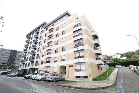3 bedroom apartment with a total area of 144 m2, located in Oliveira de Azeméis, Aveiro district. Area with good accessibility, close to the main roads. The property is located in a quiet residential area. Apartment on the 3rd floor of a 6-storey bui...