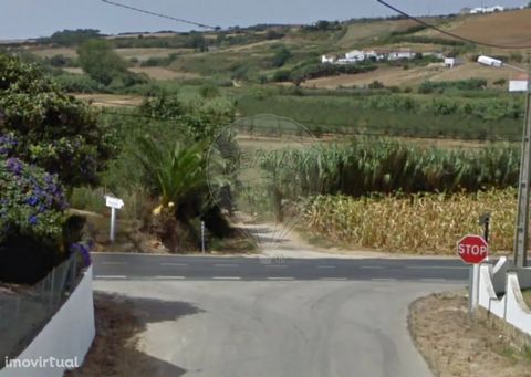 Rustic land in Santo Isidoro - Mafra Rustic land with 8750m2 located in Ribeira de São Paulo. Lourenço, parish of Santo Isidoro, in Mafra. With a privileged location close to the Encarnação-Mafra area, this land is immersed in an area of extremely fe...