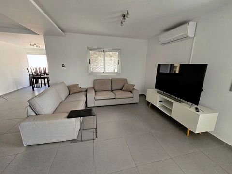 Located in Limassol. Huge 3 bedroom upper house located in the Agios Spyridonas area now available. The property has an internal area of 162 m2 and a balcony of 28 m2. There are 3 good sized bedrooms, separate kitchen and dining area and 2 sitting ar...