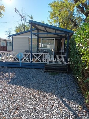 For sale 1 chalet 28 m2 with terrace, 2 bedrooms, a functional equipped kitchenette open to a bright living room, 1 shower room, 1 separate toilet without forgetting a large covered terrace (sold unequipped). on a plot of 100 m2 approx In co-ownershi...