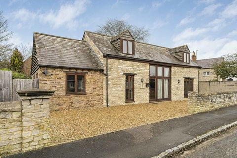 A fantastic opportunity to purchase a detached barn conversion extensively refurbished to provide 2/3 bedrooms, a particularly large sitting room, plenty of character features, and driveway parking in the heart of the Oxfordshire village of Launton. ...