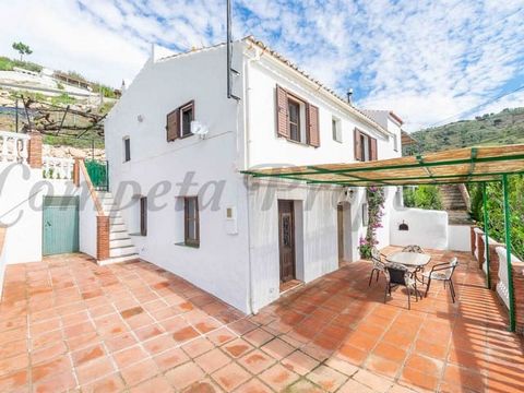 Welcome to this charming rustic semi-detached country property nestled in the tranquil countryside near Árchez and Cómpeta, Spain. Only a 5-minute drive to the quaint villages and a scenic 20-minute journey to the glistening Mediterranean Sea, this h...