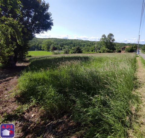 SAINT MARCET SECTOR Building land located in a charming countryside village close to Saint Marcet as well as Saint Gaudens 15 minutes away. With its surface area of 2000 m², it is ideal for building your future home. This land offers a clear view of ...