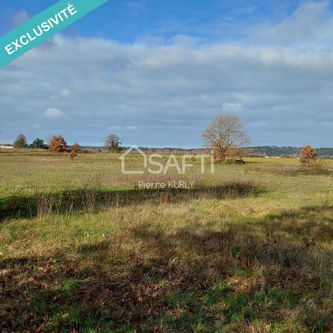 Located in Saint-Médard-de-Mussidan, suitable for the construction of a residential project, this land benefits from a privileged location. Prior declaration accepted, demarcated, soil study in progress, connection at the edge of the land, close to a...