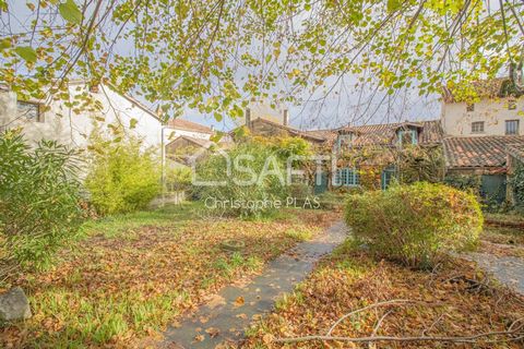 Located in Saint-Sulpice-sur-Lèze, this property offers a privileged setting in this charming commune of Haute-Garonne. Close to amenities, it enjoys an ideal location. The 1407 m² plot offers generous outdoor space, conducive to relaxation and outdo...