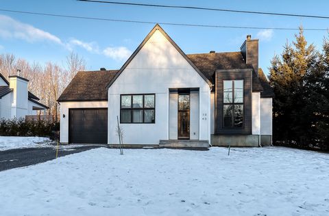 LOVE AT FIRST SIGHT GUARANTEED! The perfect home for those looking for a truly up-to-date home! The only property of its kind for sale in the vicinity of Joliette! The abundant windows let in natural light throughout the house. The food is amazing! Q...