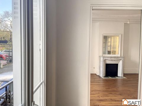 In the charming town of Saint Mandé, close to all urban amenities, SAFTI Immobilier presents this apartment with moldings and parquet of approximately 62 m2. This renovated 3 rooms is located in a quiet and private driveway on the Chaussée de l'Étang...