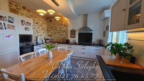 AUDE, Castelnaudary Cristina SZILAGHY presents you in EXCLUSIVITY: In the village of Pexiora, a few minutes from Castelnaudary with school, grocery store, bakery, school bus, come and discover this breathtaking house..... Completely renovated.... Jus...