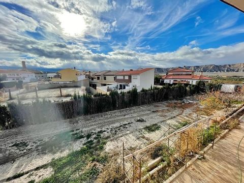 Een uitzonderlijk stedelijk stuk grond is te koop in Benalúa, Granada, met een oppervlakte van 1155 vierkante meter. Deze kavel biedt een unieke kans om uw droomhuis te bouwen op een bevoorrechte locatie. Met voldoende ruimte biedt het land creatieve...