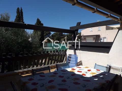 In a beautiful residence in Cap d'Agde, with communal pool and use of a tennis court. This villa includes 2 terraces on the ground floor and a terrace on the first floor. The sleeping area on the ground floor comprises 3 bedrooms, one of which has a ...