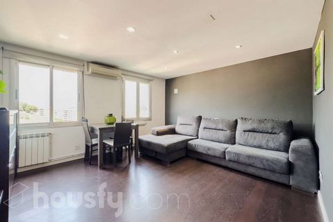 Housfy sells charming apartment in Nou Barris, Barcelona. A bright home located in an ideal environment to enjoy it. This apartment was built in 1965. Property details: - Fabulous apartment of 64 m2 in Ciutat Meridiana - Torre Baró - Vallbona. (The s...
