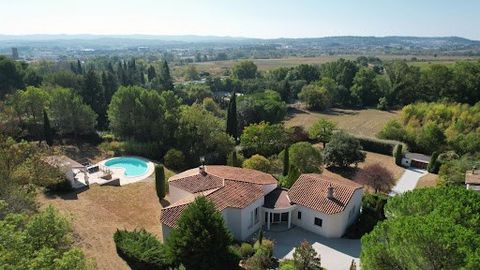 ARCHITECT'S HOUSE - 5 BEDROOMS - POOL HOUSE - SWIMMING POOL / Bruno VUILLEMIN : ... / Located to the east of Carcassonne, come and discover this sumptuous architect-designed villa of about 225 m² located on a fully wooded and landscaped plot of about...