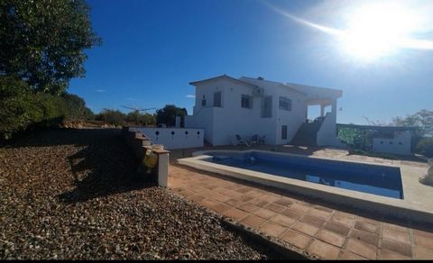 Beautiful country property in Pizarra with stunning views and divided into separate living accommodation. The main house comprises of and open plan kitchen and dining area, 2 bedrooms and 1 bathroom. A covered entrance terrace with superb views and a...