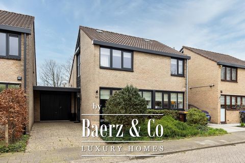 We are pleased to offer you this beautiful, very well renovated, luxurious semi-detached house! This ready to move in house is located in a central location in Breukelen North near the shopping centre 