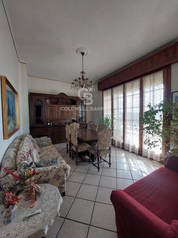 Bologna - Historic Center - Near via Marconi 104 m2 - Habitable terrace - Bright - Good condition In the historic center, a few steps from Piazza dei Martiri and the heart of Bolognese shopping, an apartment is available on the fourth floor of a buil...